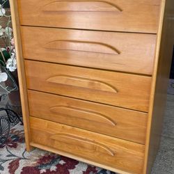 Gorgeous Mid Century five Drawer Templeton Furniture Chest