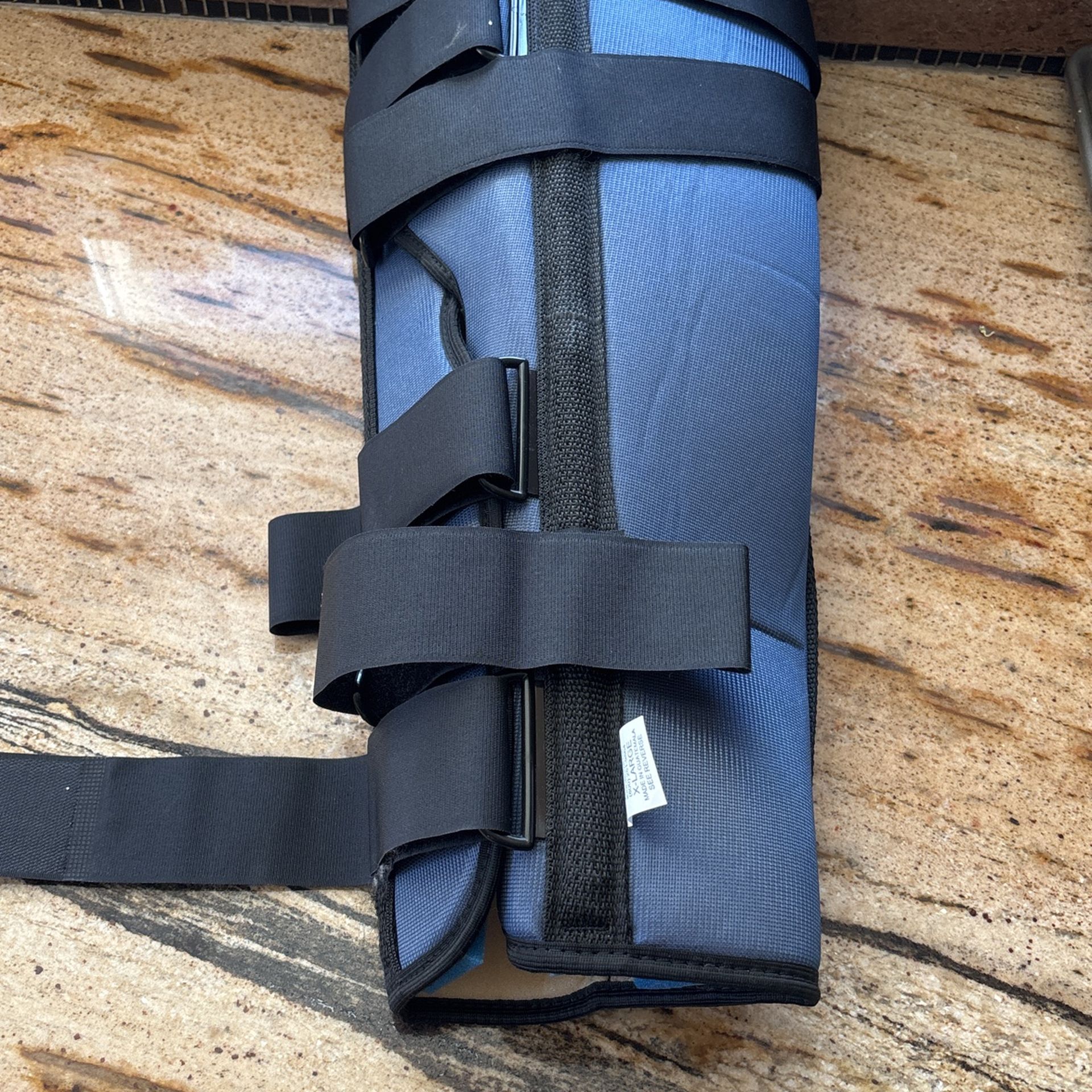 DeRoyal Leg Brace