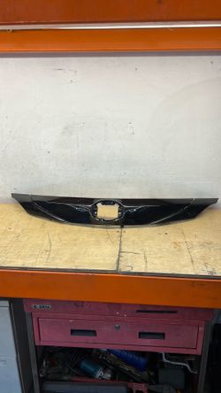 2021 to 2024 Toyota Sienna grille