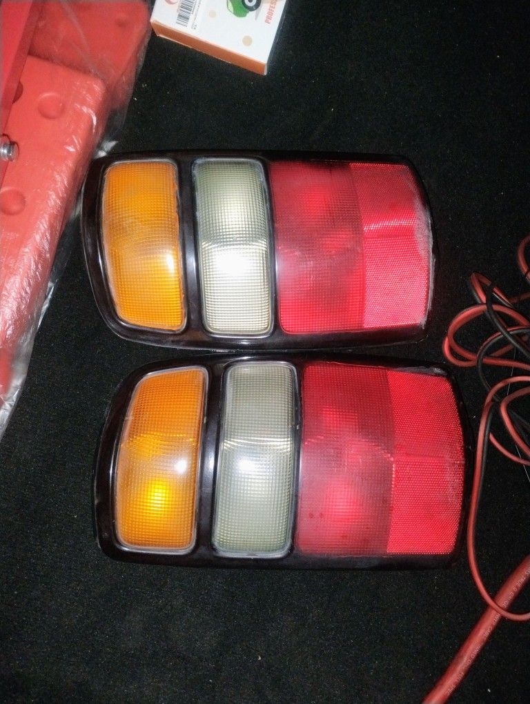 Chevy Tahoe Suburban Yukon Tail Lights