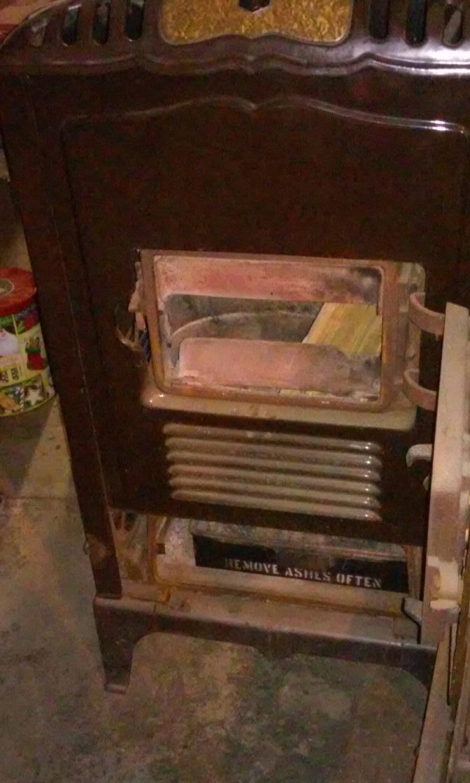 Antique Estate Heatrola Wood/Coal Stove for Sale in Enumclaw, WA - OfferUp