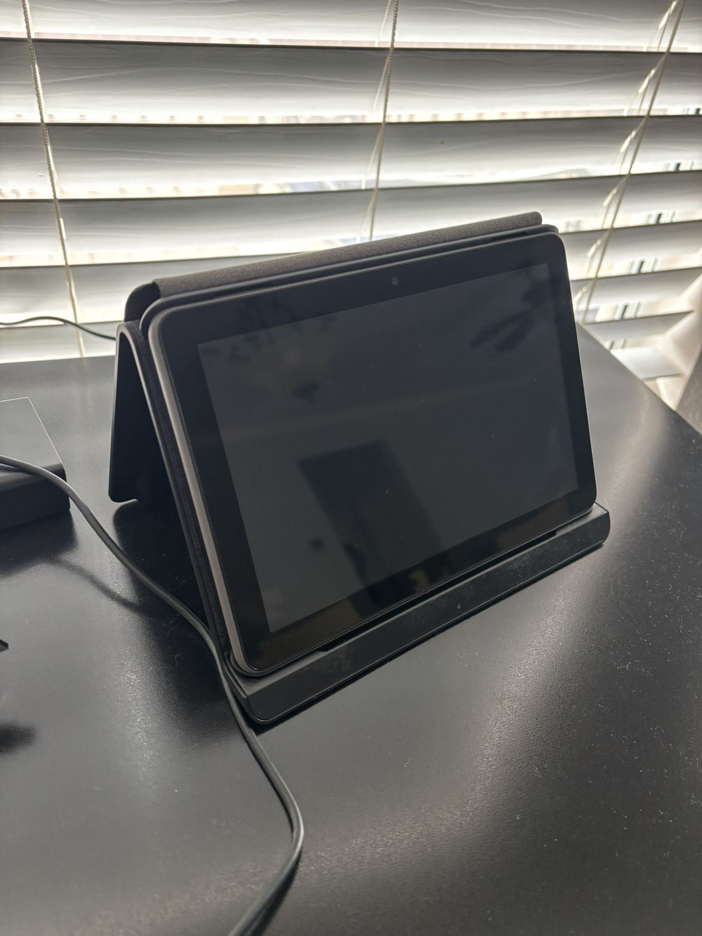 Amazon Fire HD Plus Tablet/Wireless Charging Stand/Standing