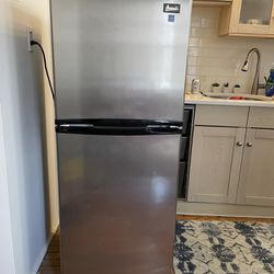 Avanti Stainless Steel Refrigerator 7.0 Cu Ft
