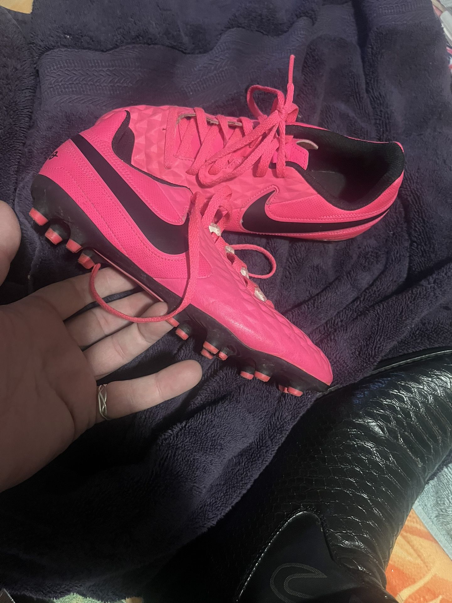 Teimpo Cleats Size 4 Girls