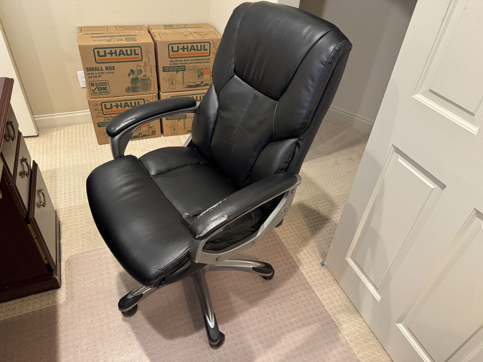 Free Black Manager Office Chair – Comfortable & Functional (Used)