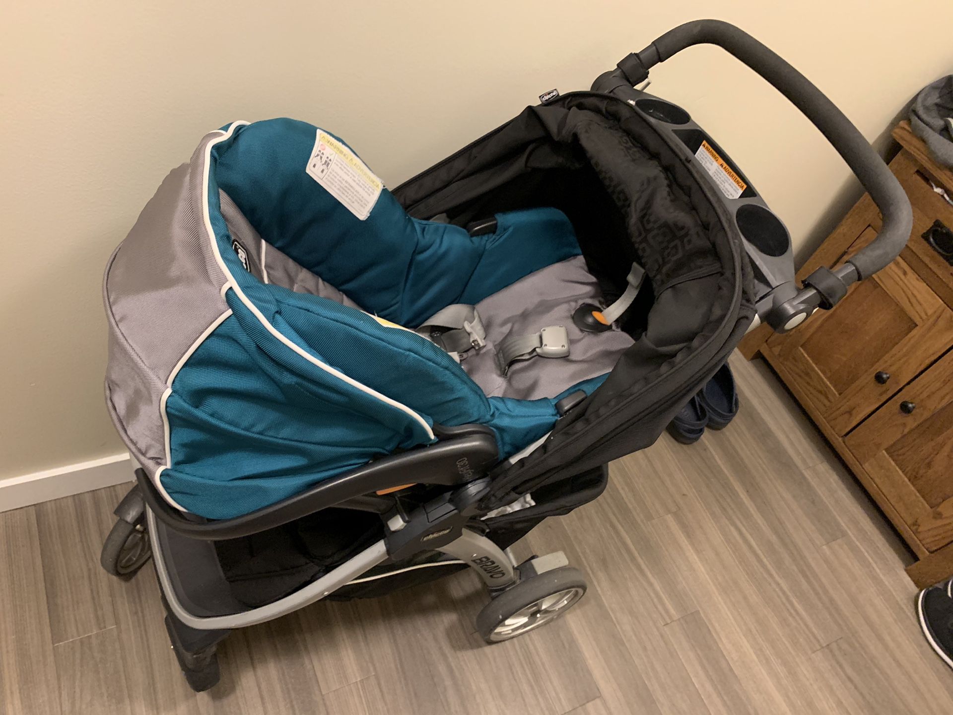 Chicco keyfit 30 car seat, bravo stroller and two car seat bases. Complete travel system!