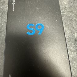 Samsung Galaxy S9 with Otterbox 