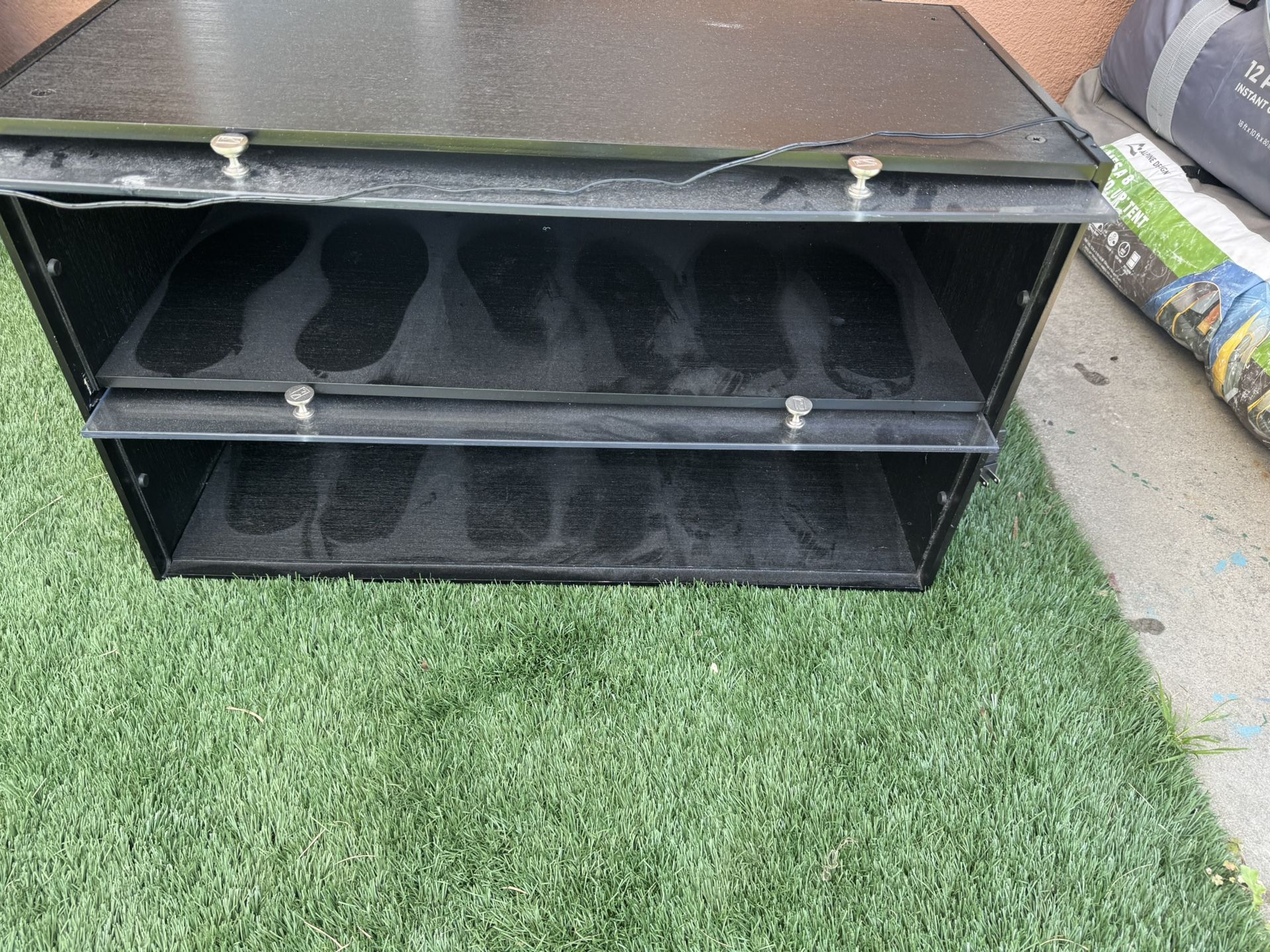 2 Shoe Displays With Lights