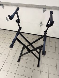 On stage 2 level , dual level keyboard stand