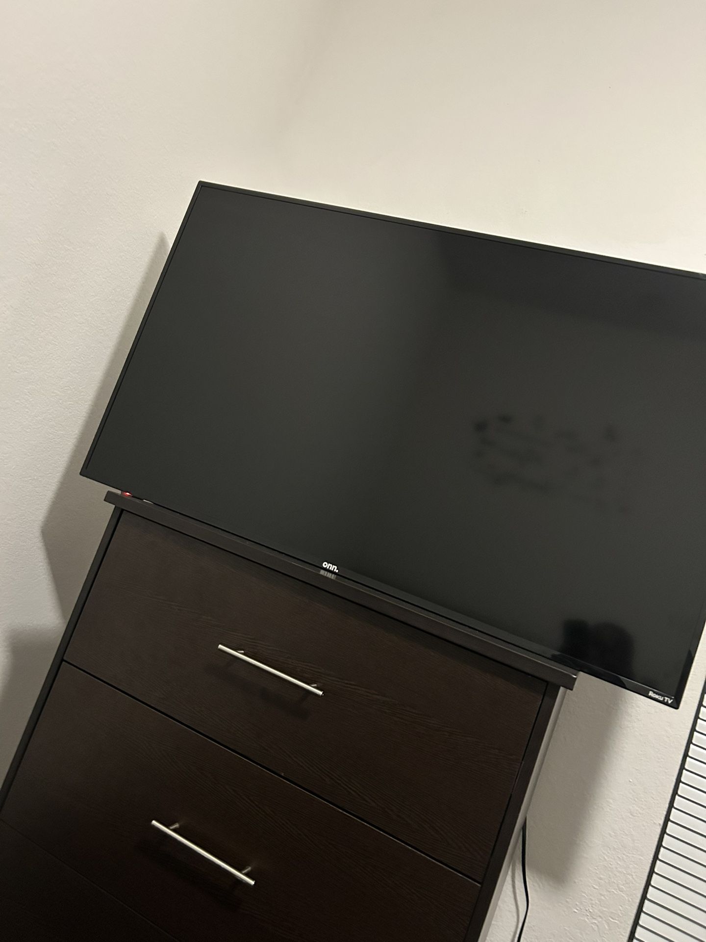 50 Inch Smart ONN TV