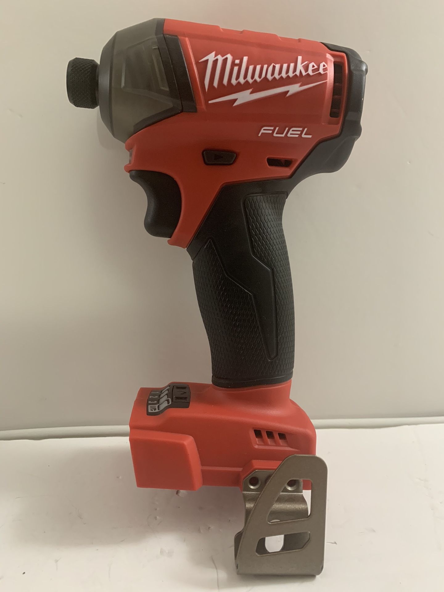 Milwaukee impact drill SURGE hex hydraulic driver FUEL brushless 4 speed (ONLY TOOL BRAND NEW)SOLO LA HERRAMIENTA