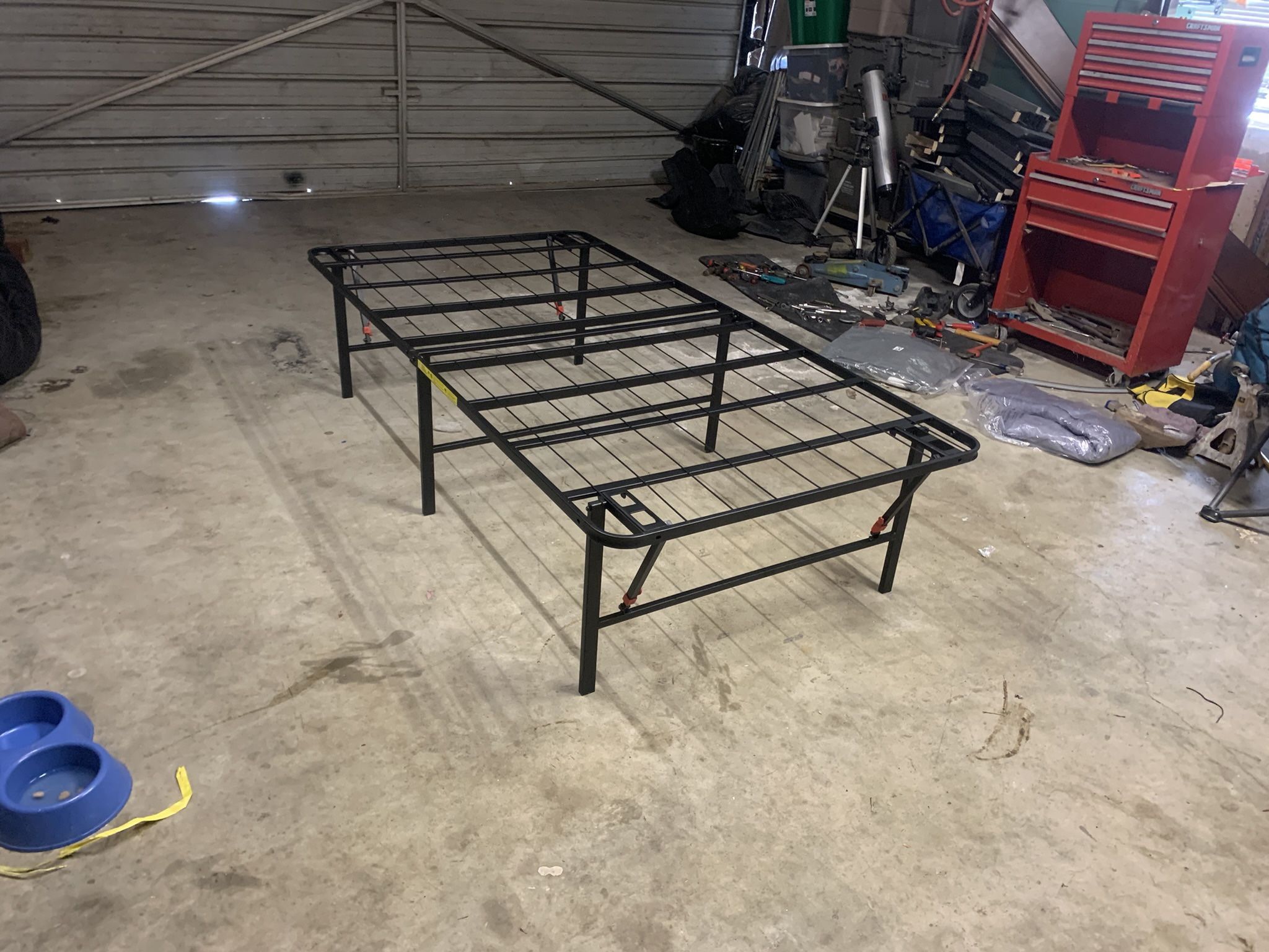 Twin Size Metal Bed Frames (( BRAND NEW ))