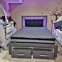 🌟New ♠️$10 Down Payment Finance ▪️▪️Lodanna Queen Led Panel Bed with 2 Storage Drawers 
