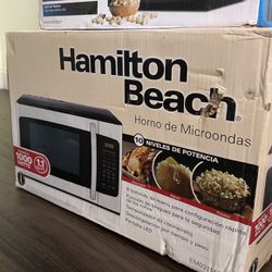 Full Size Counter Microwave (like new)