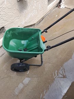 Scotts Push Broadcast Spreader