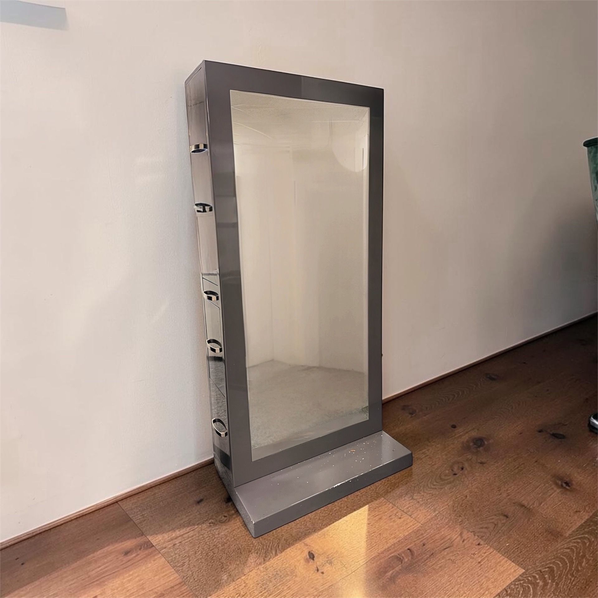 Minerva Beauty Gray Salon Stations (3 Available)