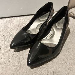 Dexflex Black patent Heel Size 7.5w