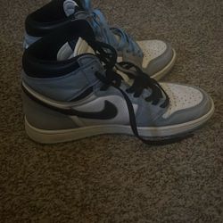 Jordan 1 “University Blue” Size: 10.5