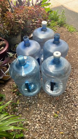 5. Galones para el agua tamaño normal x 20.00 5 galons for wuater regular size x 20.00 no. Broken in Rialto ca.