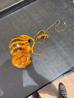 Garfield vintage phone eyes open
