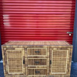 VINTAGE / COASTAL RATTAN CREDENZA/ BUFFET/ GLASS TOP/ DELIVERY NEGOTIABLE 