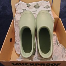 Muck Boots Size 9 Med 