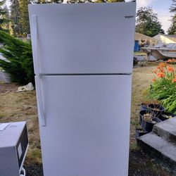Whirlpool White Refrigerator - Can Deliver 