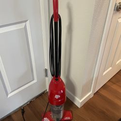 Dirt Devil Vacuum w/3 Spare Filters