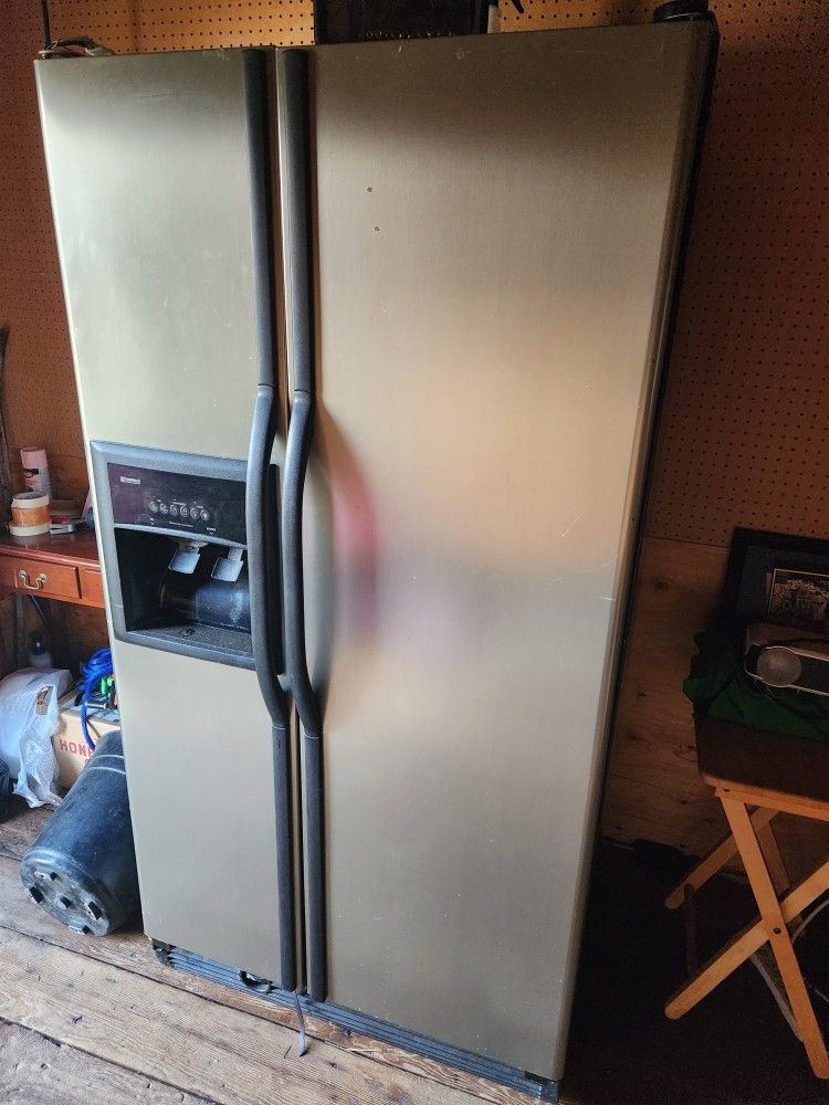 Refrigerator