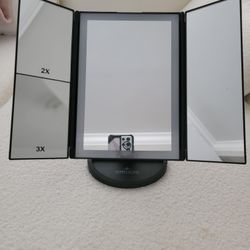 Impressions Vanity Trifold