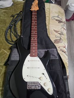 Electric guitar+cable+carry bag+amp