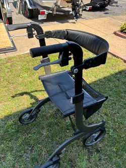 Drive Rollator F22 walker
