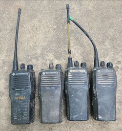 Motorola 2 way radio lot of 5 radios