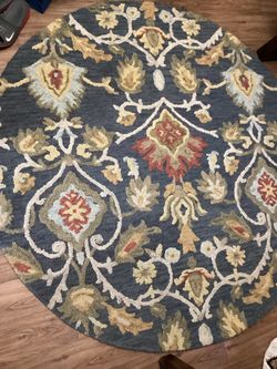 6’ round carpet