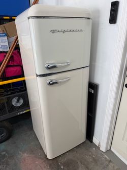 Frigidaire 7.5 cu. ft. Mini Fridge in Cream with Rounded Corners and Top Freezer