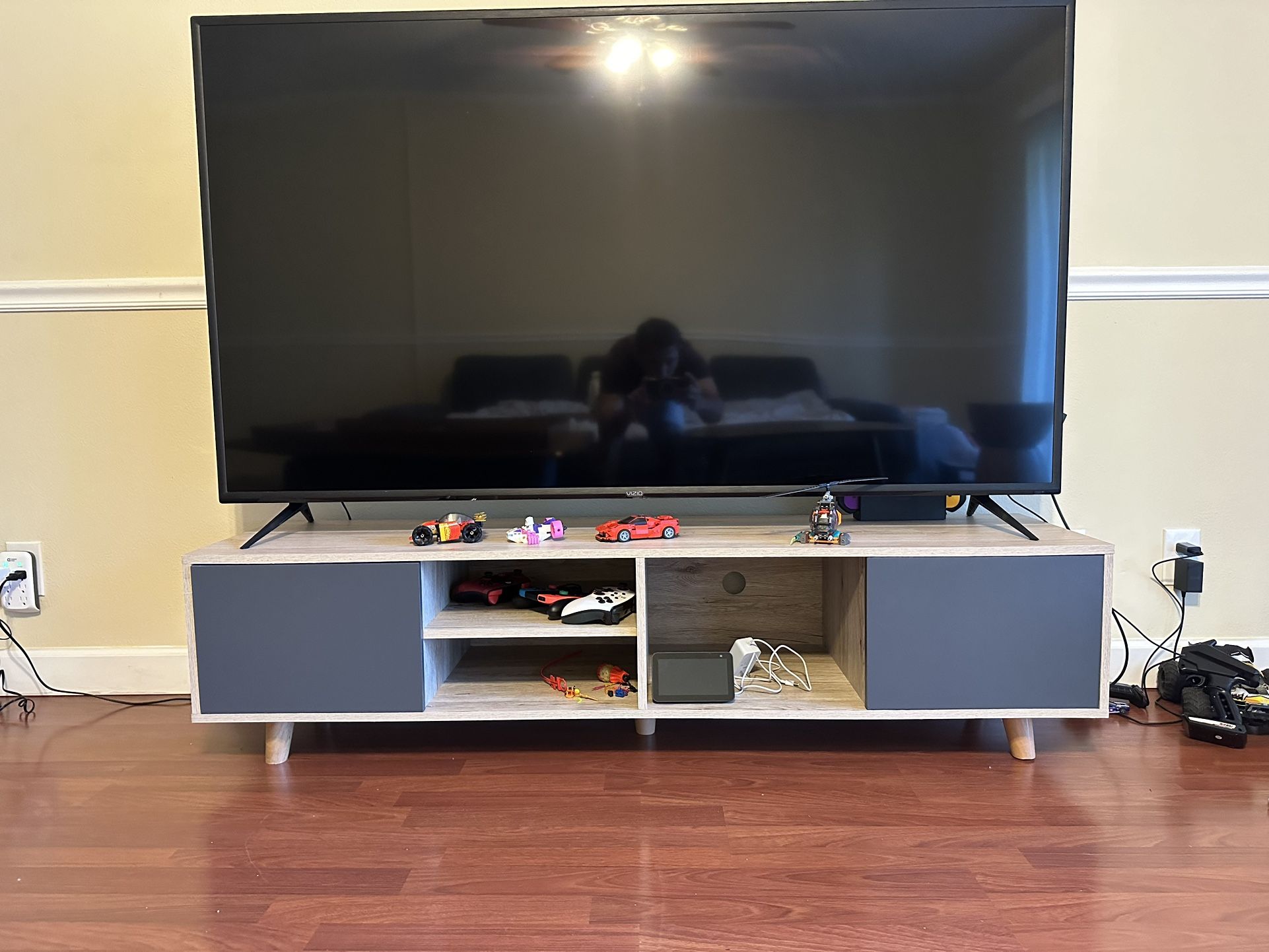 TV Stand Up To 70’’