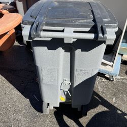 New Plastic Garbage Can