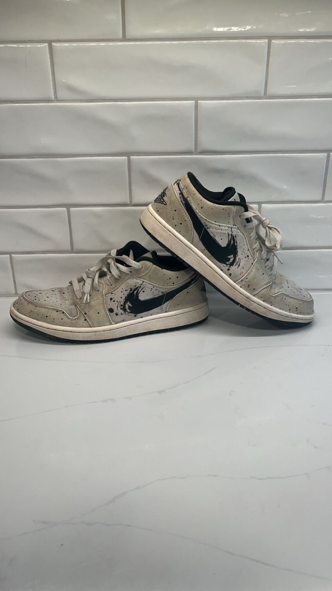 Air Jordan 1 Low Brushstroke Swoosh - Size 9.5M