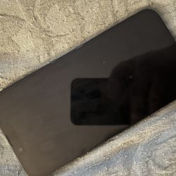 2 iPhone 14s 