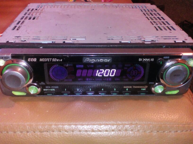 Pioneer DEH-P3500 Stereo aux and xm capable