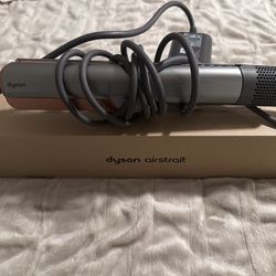 Like-New Dyson Airstraight