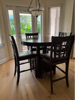 Counter Height Round Dining Table w/ table extender and 6 chairs included