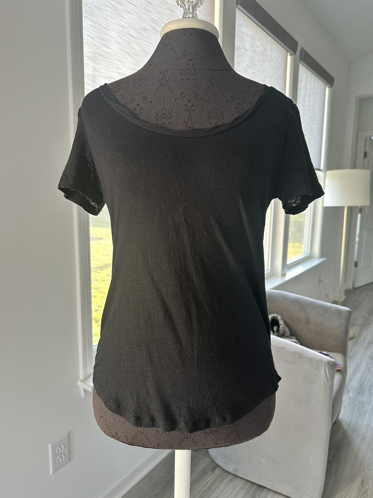 Banana Republic Black Tshirt - Size Medium
