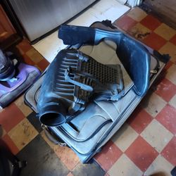 2014 Challenger Air Cleaner Assembly 