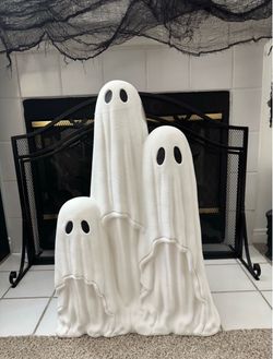 VIRAL GHOST FAMILY BLOW LOGHT UP MOLD