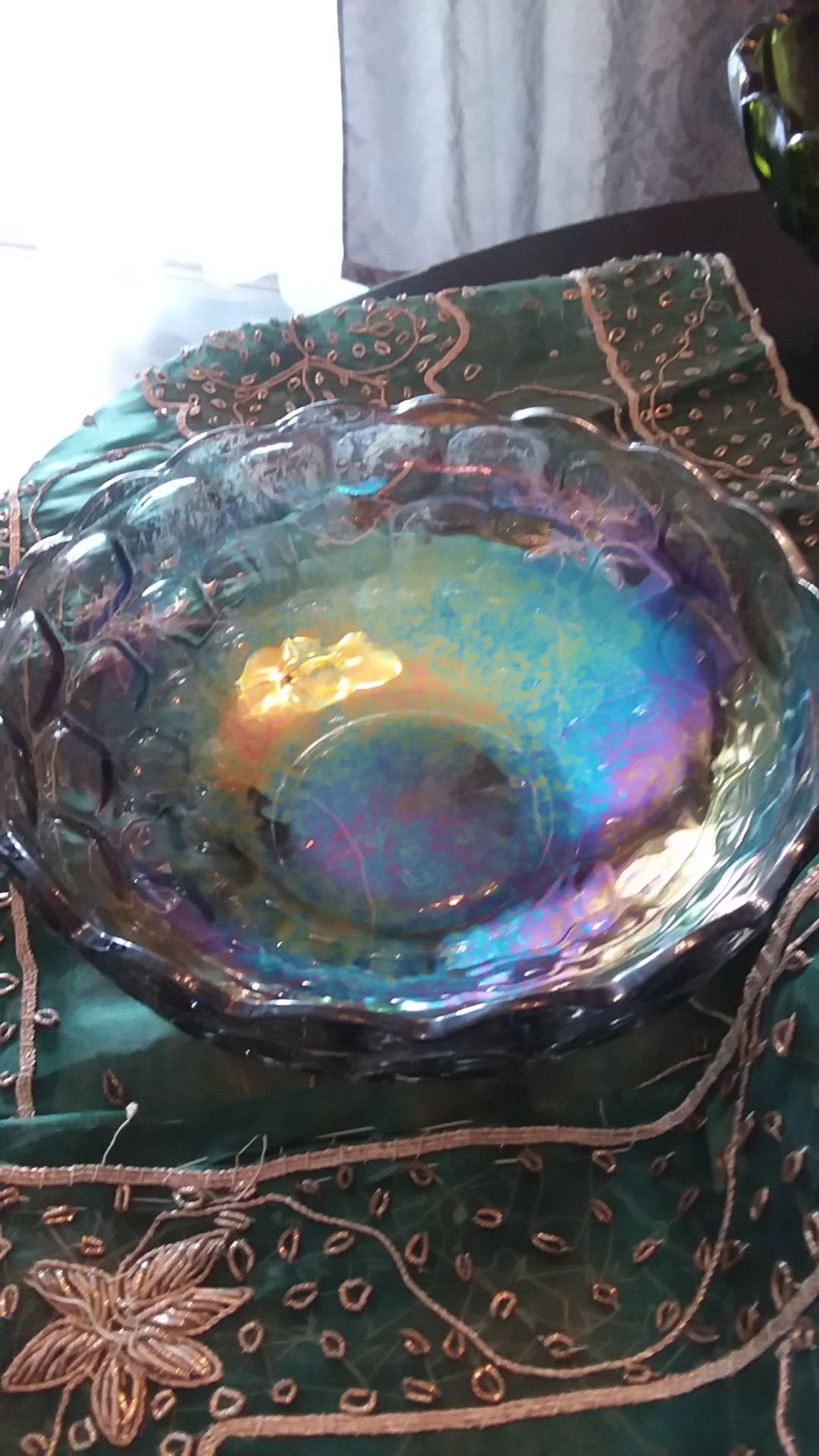 VINTAGE CARNIVAL GLASS LARGE ROUND IRIDESCENT BOWL 1950'S