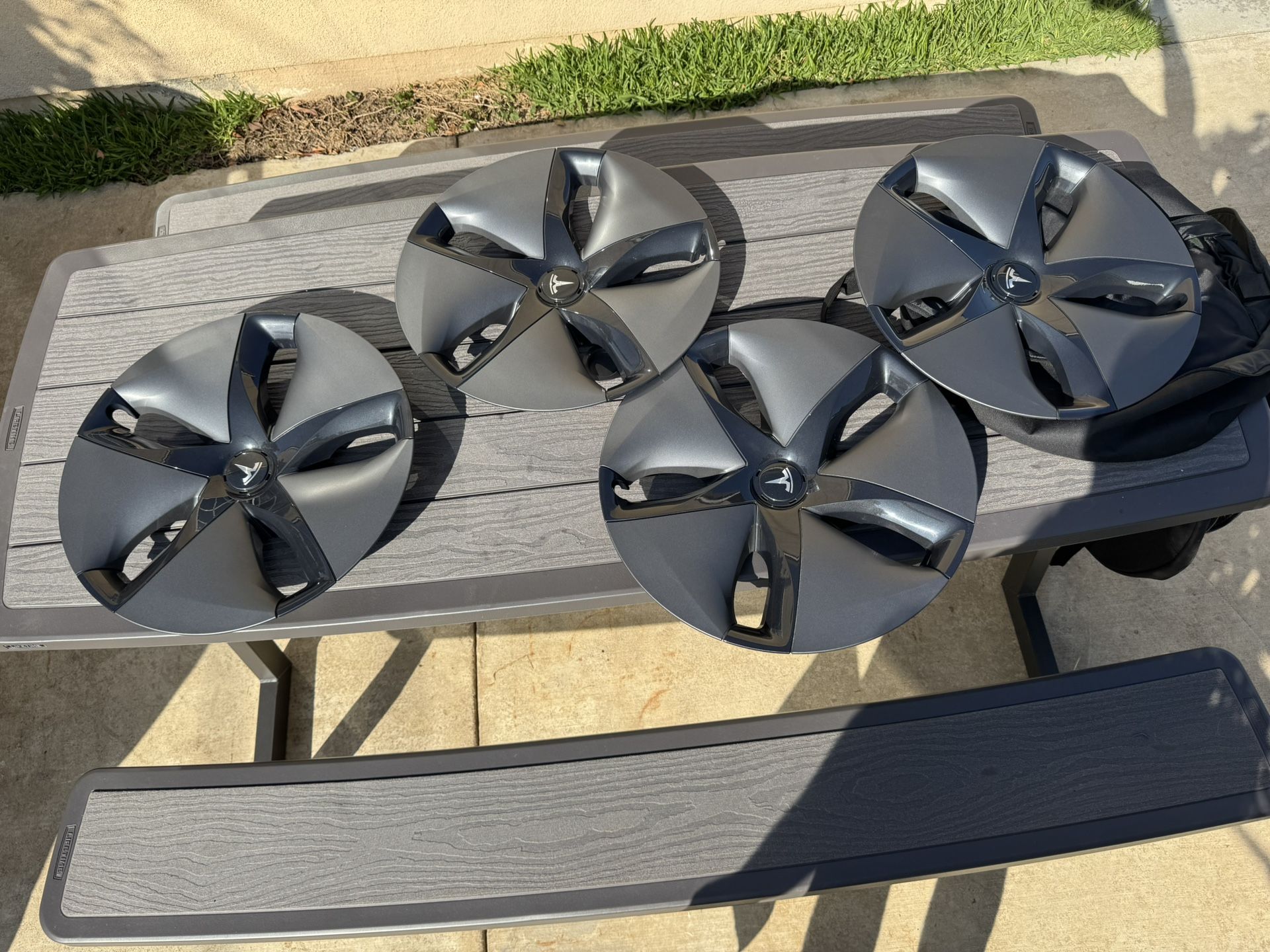 Tesla Model 3 OEM Hubcaps