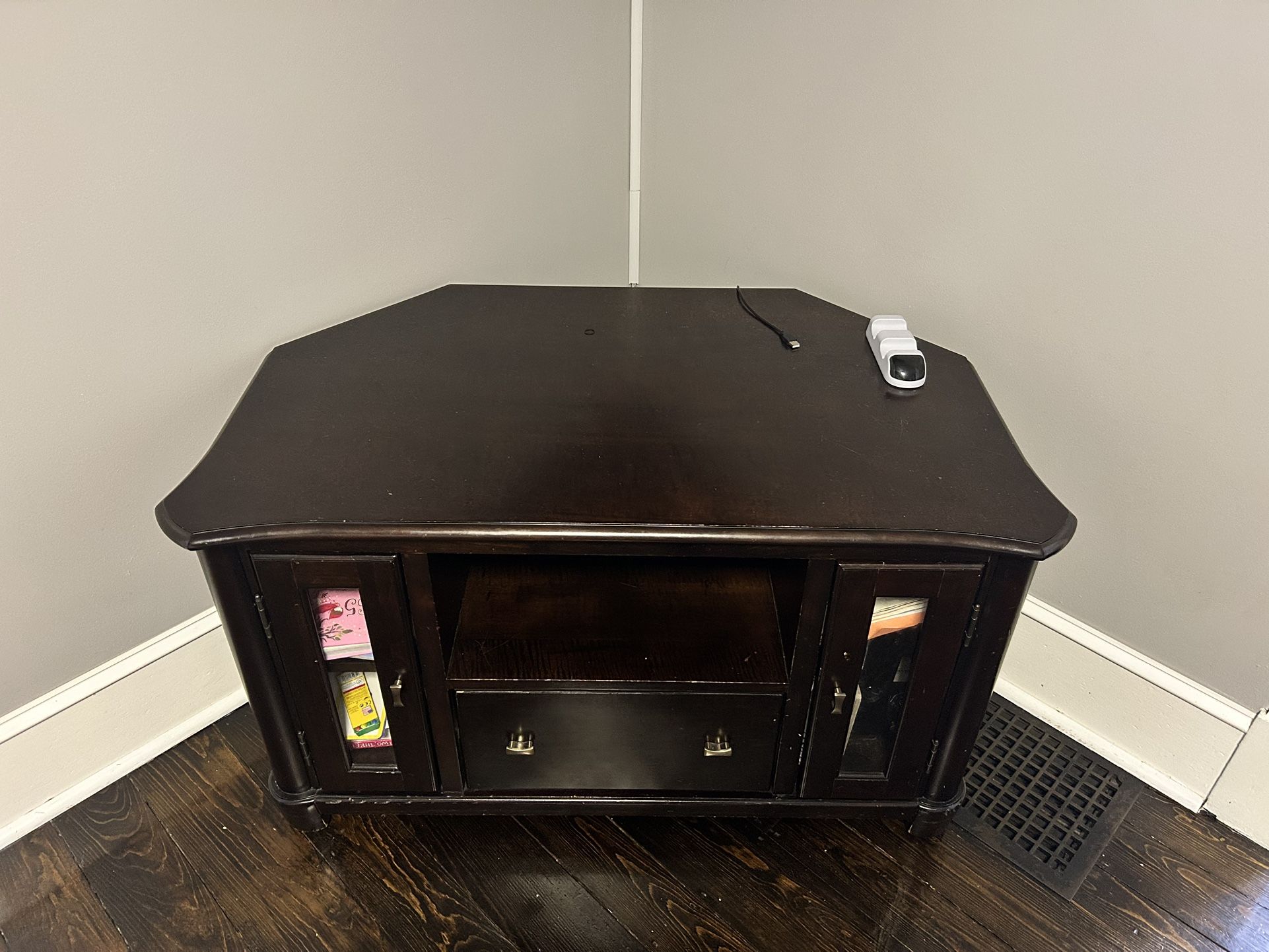 Corner Table