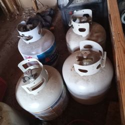 Lots Of Empty 5gal Propane Tanks