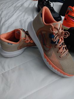 Nike Kyrie Flytrap Basketball Sneakers